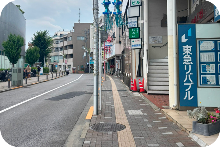 道なりに進みます